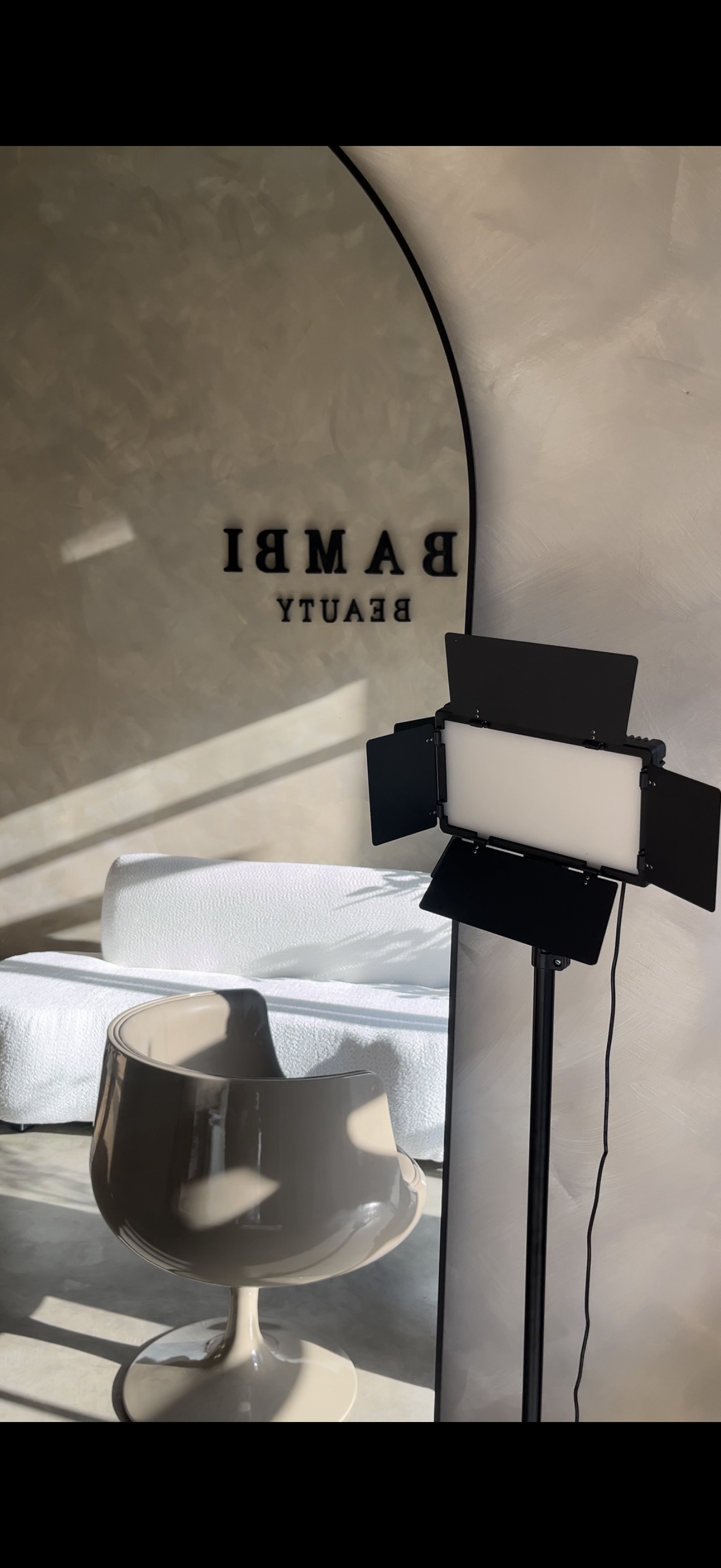Bambï Beauty studio mirror and styling chair