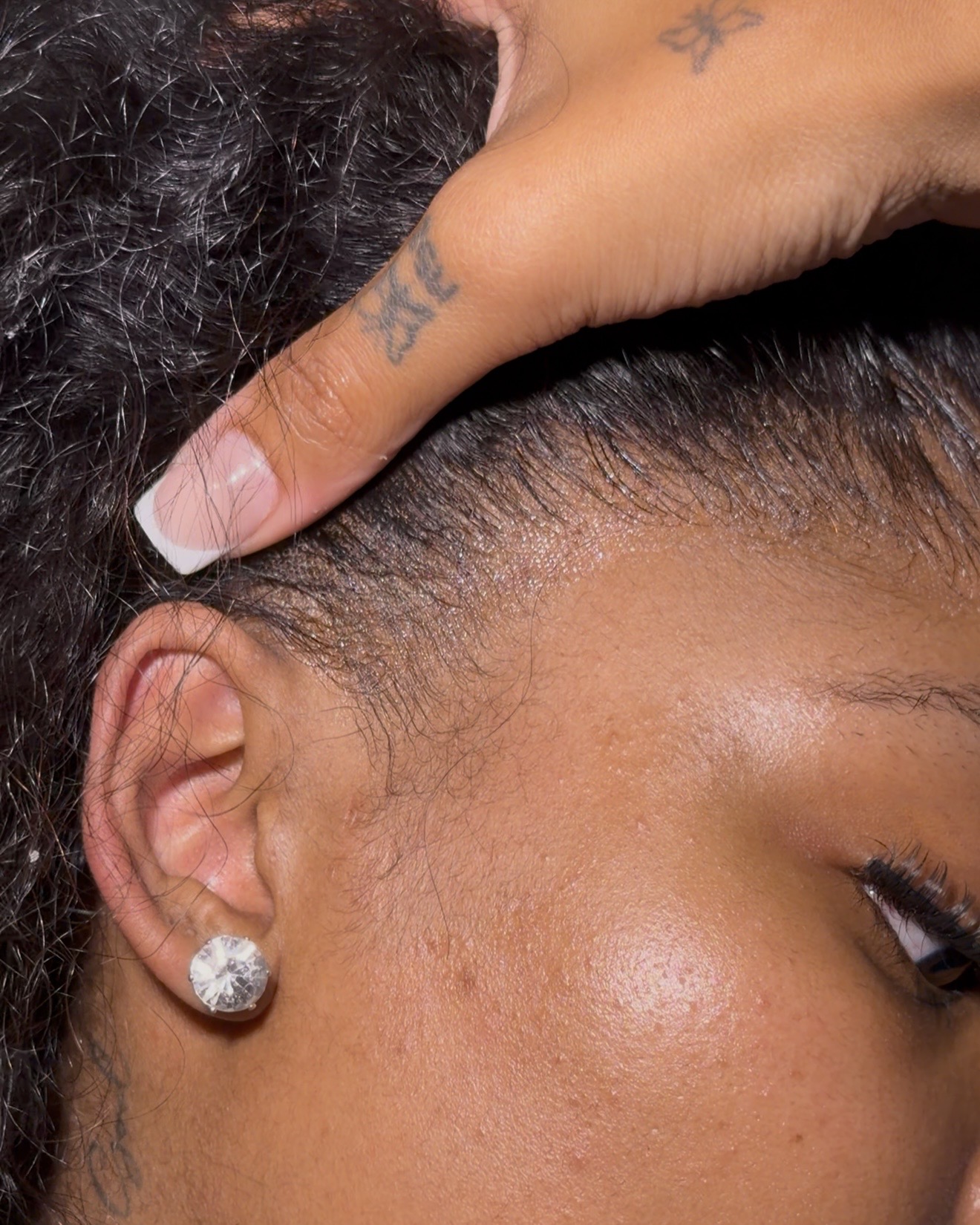 Basic installation with defining curls by Bambï Beauty